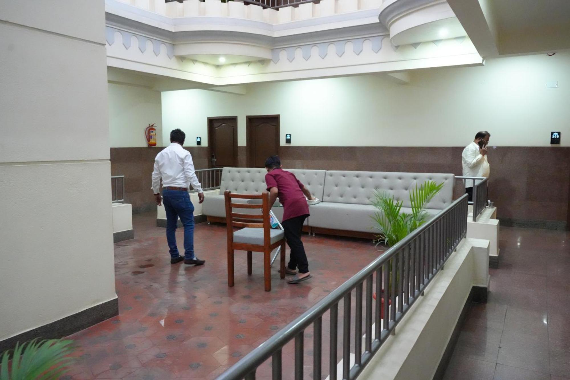 Hotel Sri Sai Residency Tumkur Esterno foto